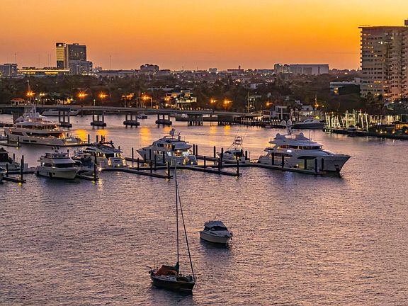 4th image of 209 N Birch Road #1002