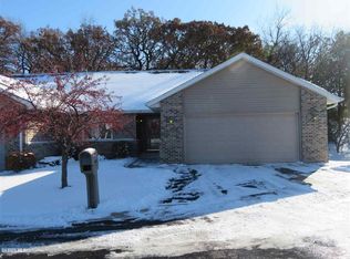 2071 Cherokee Ct, Freeport, IL 61032