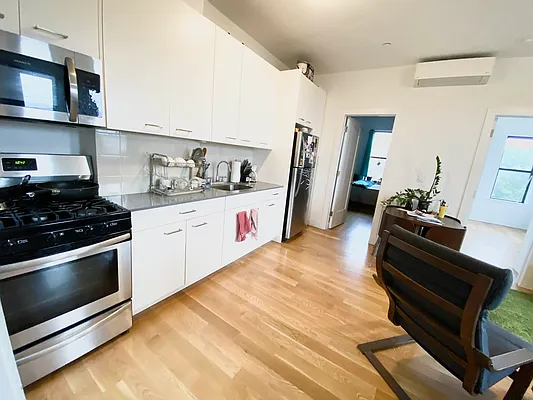 Rented by Papp Realty | media 6