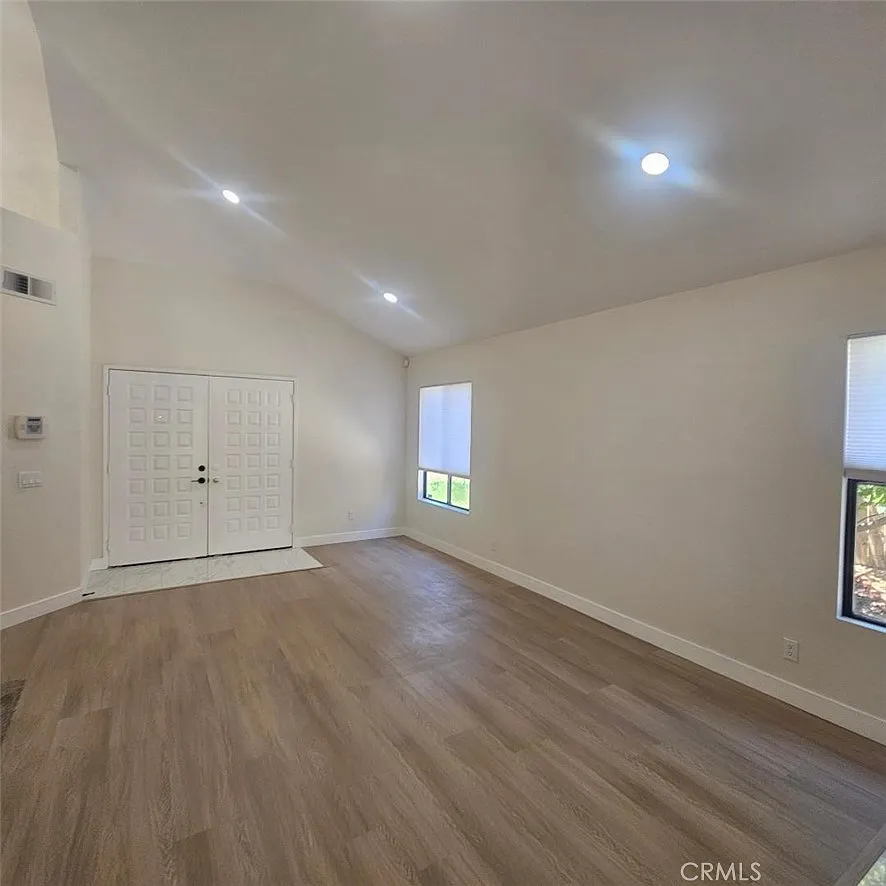 4 bed, 2.5 bath, 1895 sqft, $3,700 — Photo 3