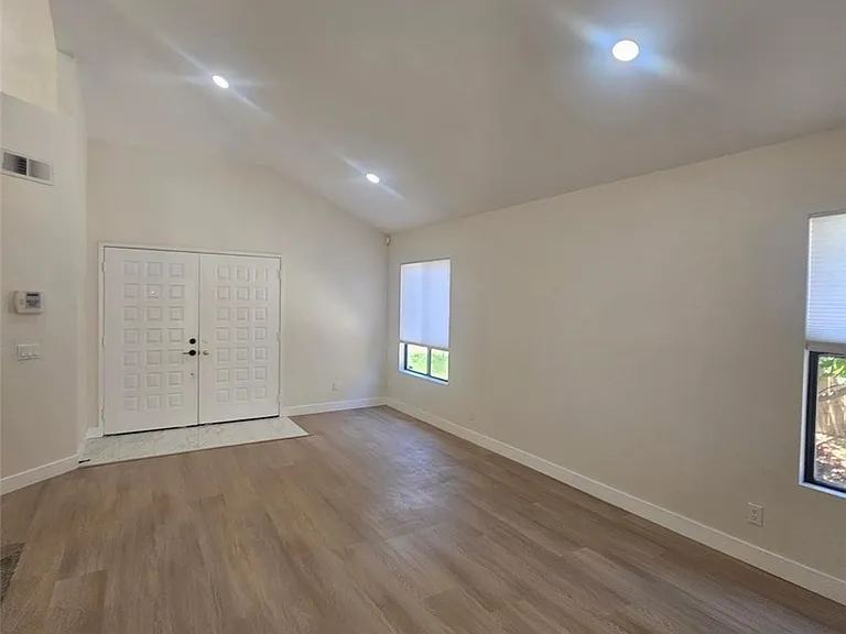 2951 Wimbledon Dr — Photo 3