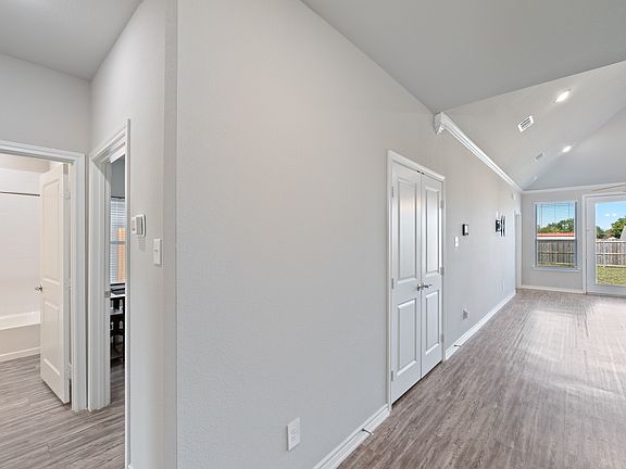 3rd image of 347 Preston Rd
