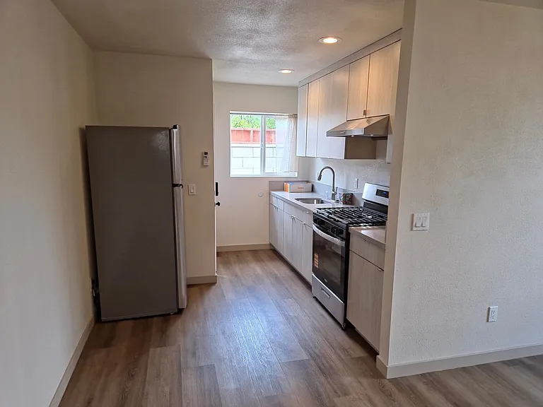 1805 Saint James Pl — Photo 6