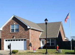 1001 Hendricks Ct, Clarksville, TN 37040