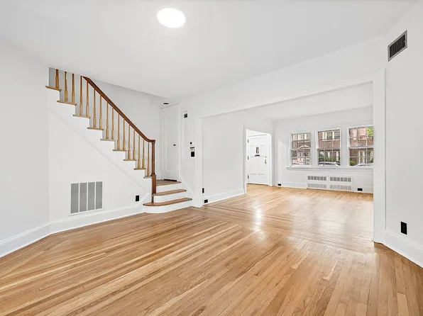 408 Burns St, Flushing, NY 11375