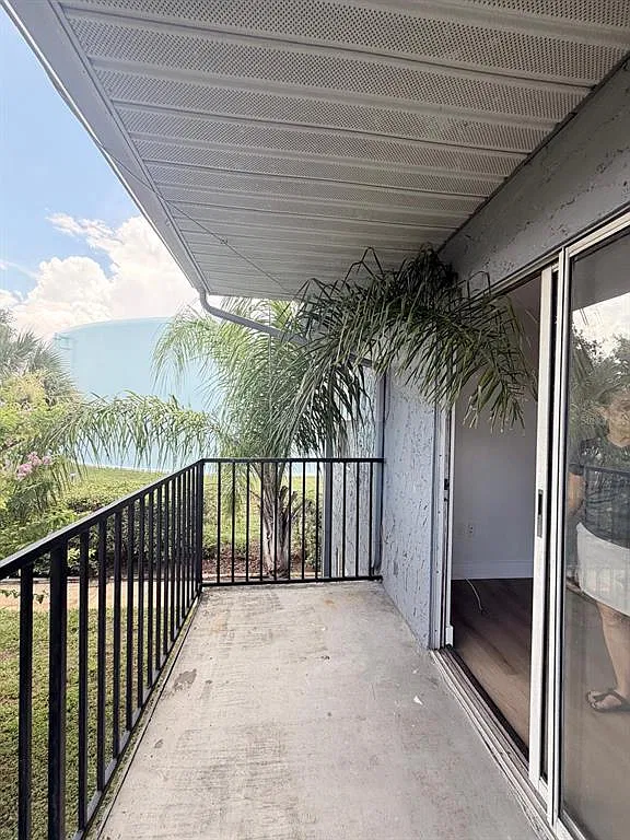 2 bed, 2.0 bath, 834 sqft, $1,800 — Photo 4