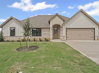 725 Jameson St, Springtown, TX 76082