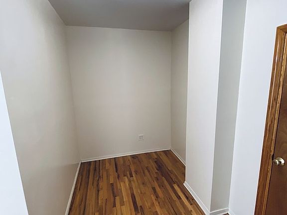 4th image of 2835 47th St APT 3