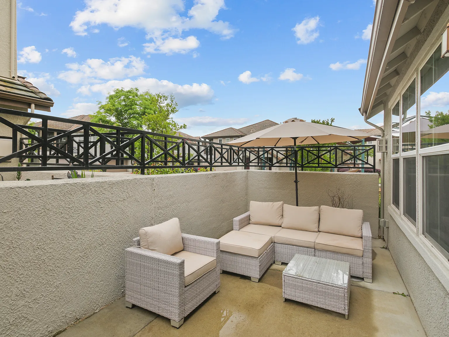 3 bed, 1747 sqft, $4,200 — Photo 2