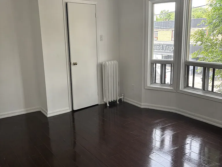 124 Spencer Ave — Photo 3
