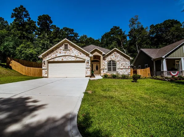 233 Broadmoor Dr, Huntsville, TX 77340