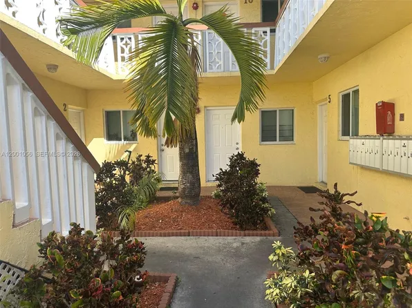 724 NE 4th St, Hallandale Beach, FL