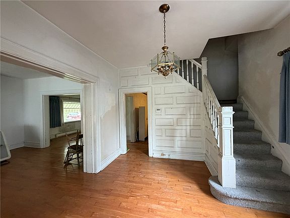 3rd image of 115 Main St