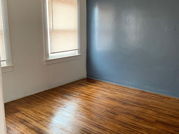 2nd image of 1229 E 4th St APT 5