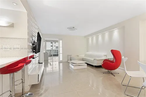 2401 Collins Ave #1110 Photo 1