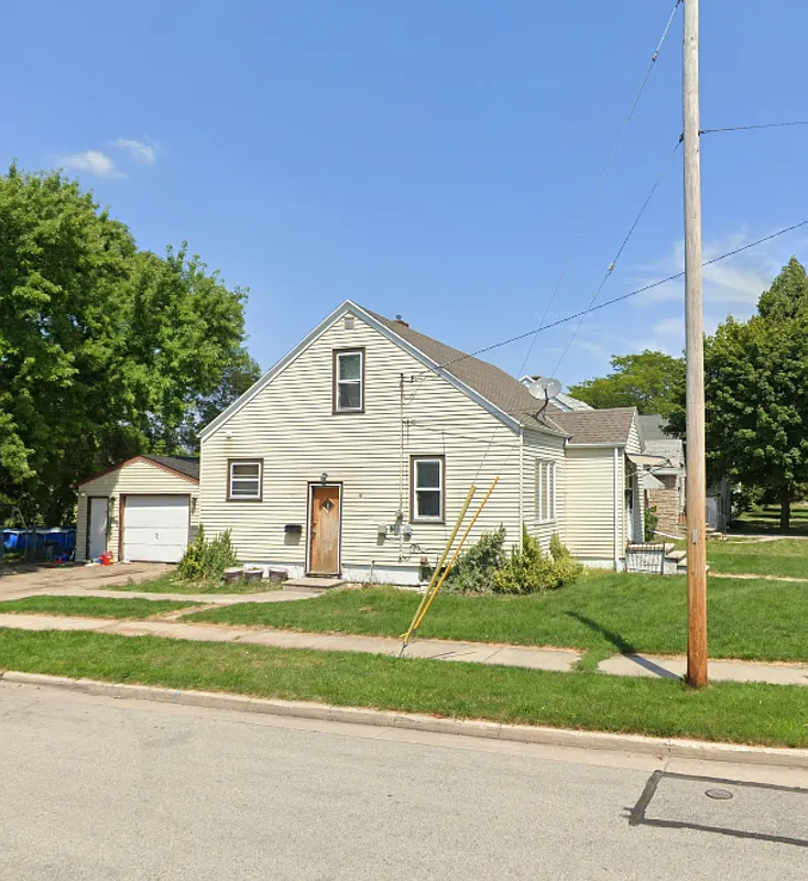 3 bed, 1.0 bath, 1376 sqft, $1,399 — Photo 2
