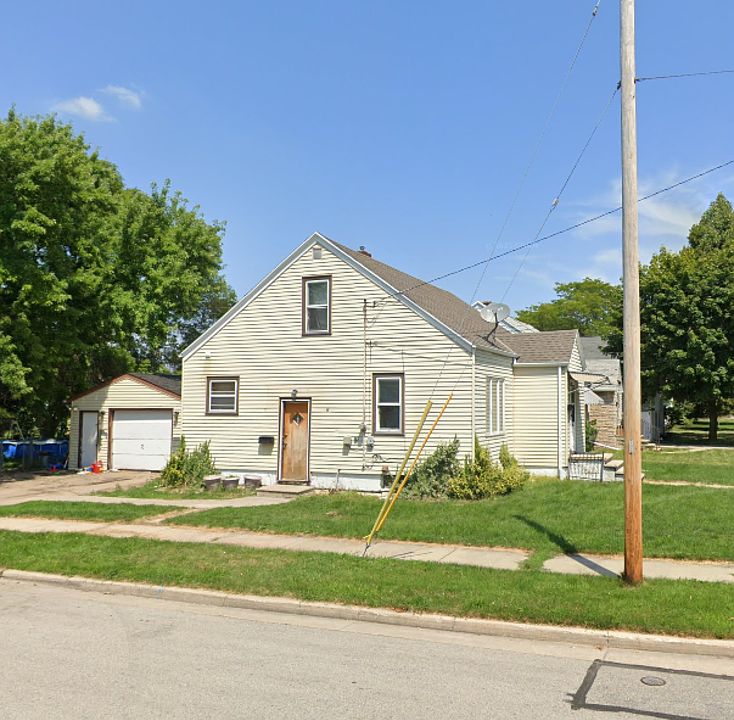 2nd image of 452 Bellevue St