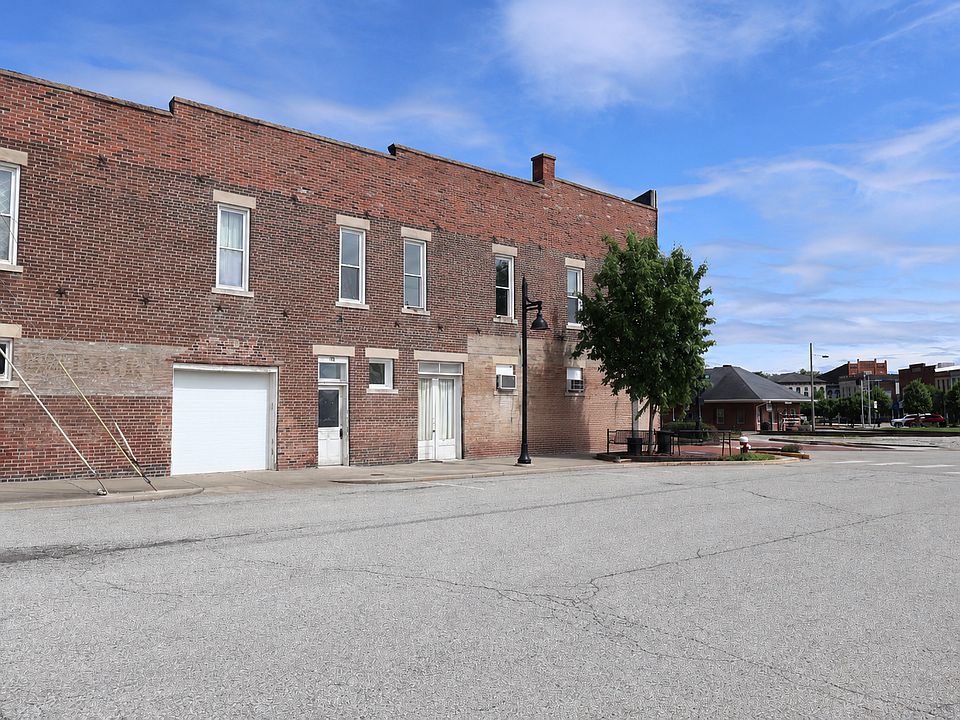 1st image of 206 4th St Unit 2