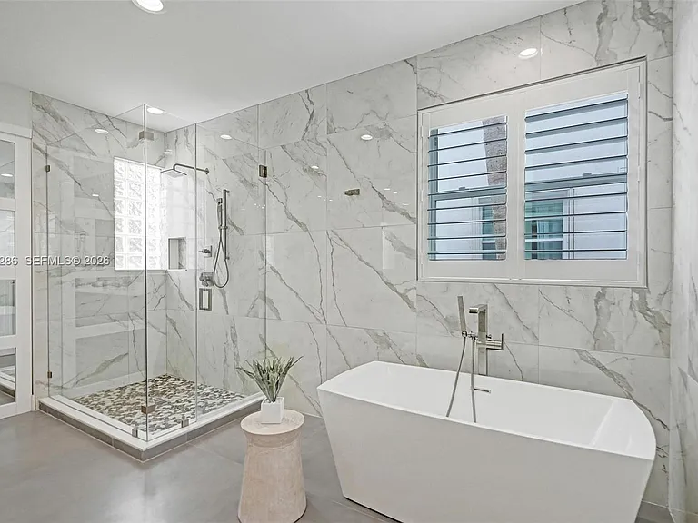453 SW 5th Ave — Photo 51
