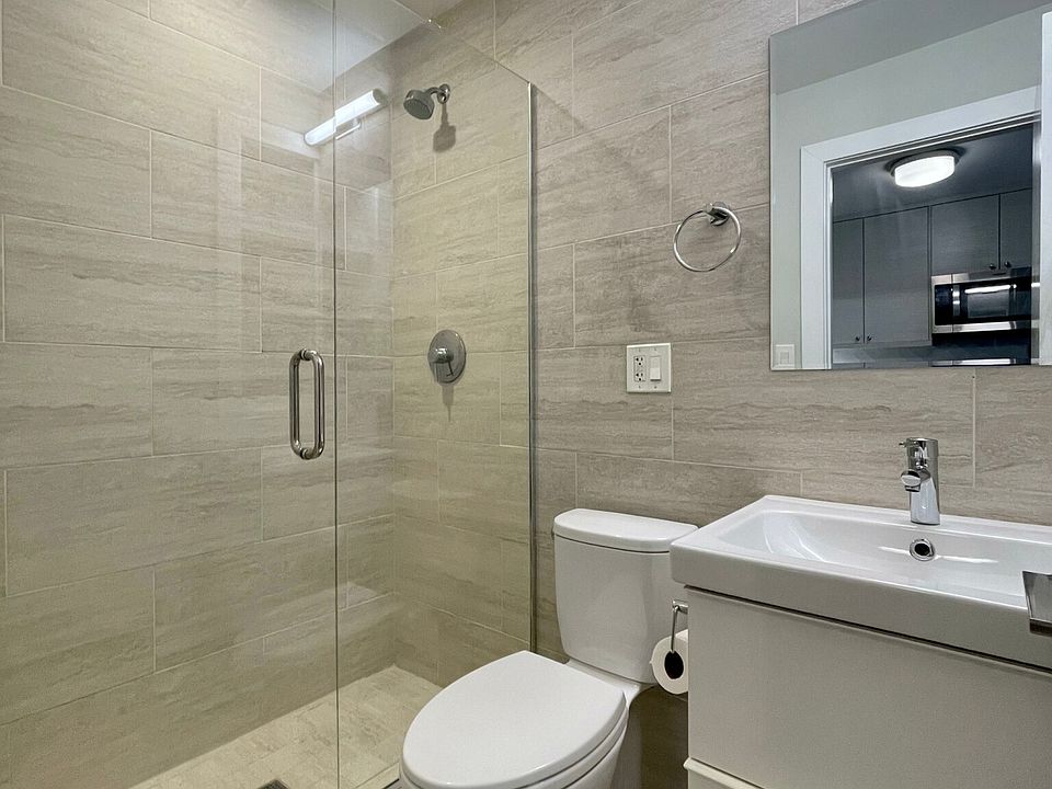 2nd image of 5952-5960 N Winthrop Ave #60-2W