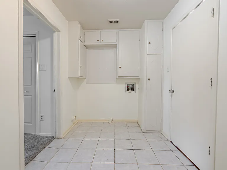 105 E Woodbury Dr — Photo 7