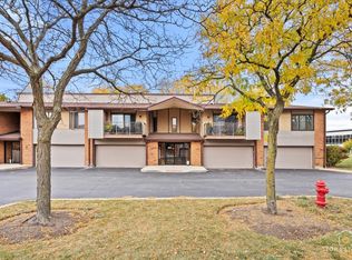 801 Oakton St APT 101, Elk Grove Village, IL 60007