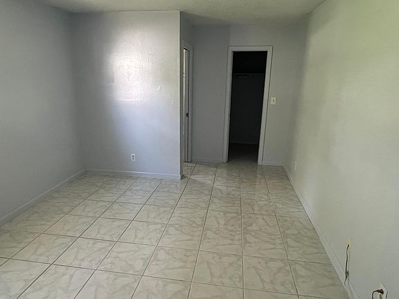 2nd image of 900 S Betty Ln
