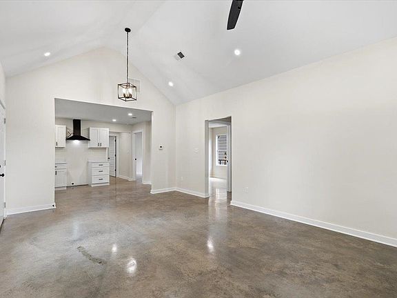 3rd image of 750 Barrett Pl