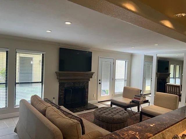931 E Foxhill Dr — Photo 3