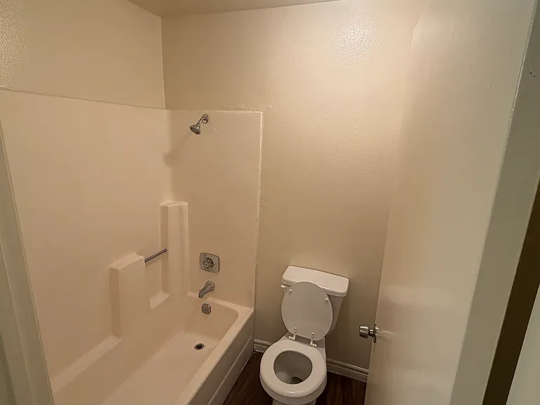 344 W Chevy Chase Dr #2 — Photo 7