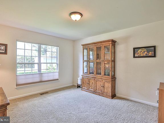 5th image of 307 Ariel Dr NE