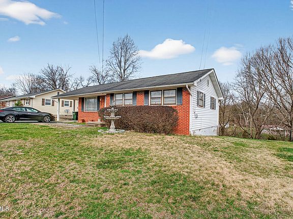 4th image of 3356 Grandview Dr