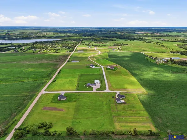 Lady May L6 B5 Ln, Martell, NE 68404