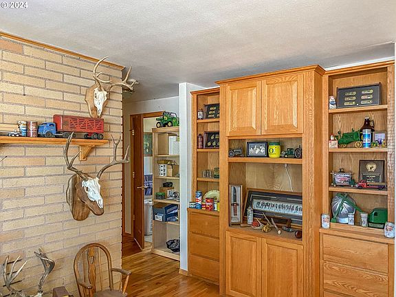 4th image of 881 NE Newton Creek Dr