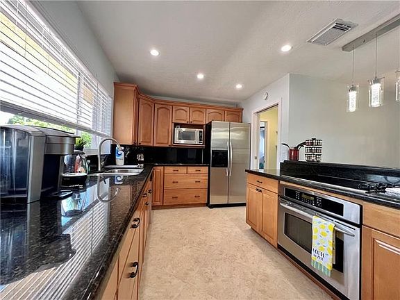 3rd image of 232 SE 6th Ave