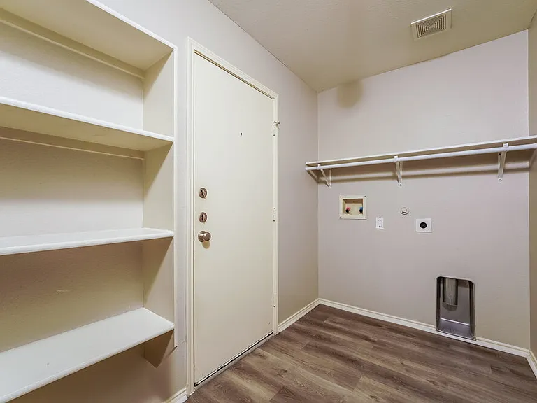 1209 Lambert Dr — Photo 8