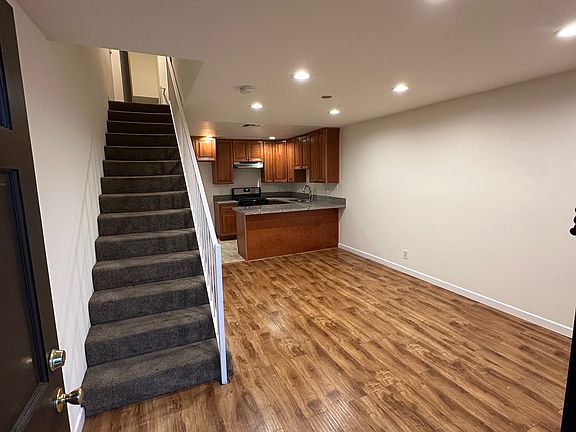 3rd image of 10441 McVine Ave #5