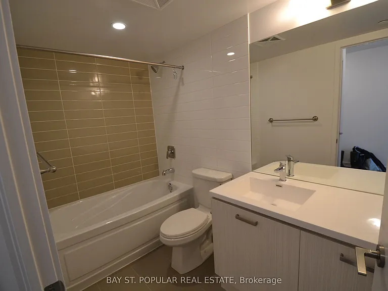 125 Redpath Ave #401 — Photo 4
