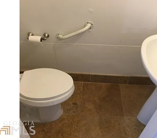 655 Kenridge Dr — Photo 15