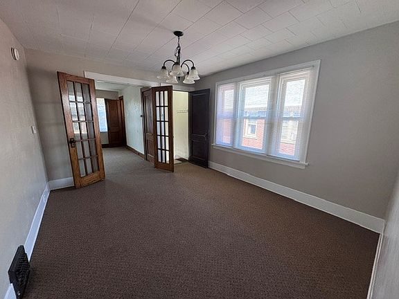 3rd image of 305 Cascade St