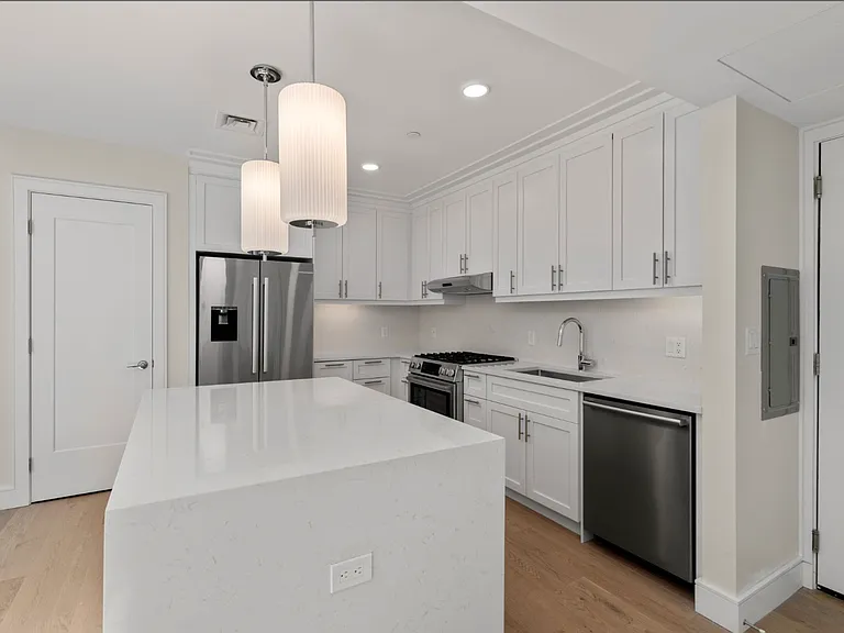 301 Border St #303 — Photo 6