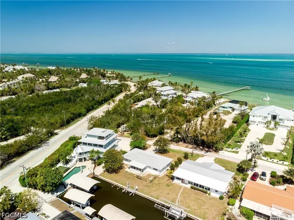 7815 Bocilla Ln, Bokeelia, FL 33922