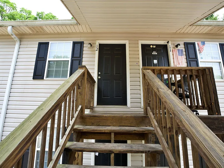 618 College St SW — Photo 7