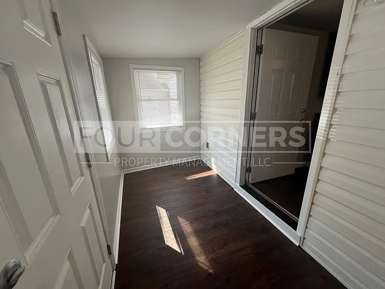 1901 Merritt Dr — Photo 15