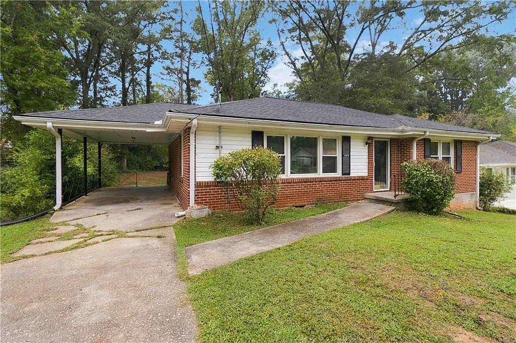 3 bed, 1.5 bath, 1220 sqft, $1,650 — Photo 3