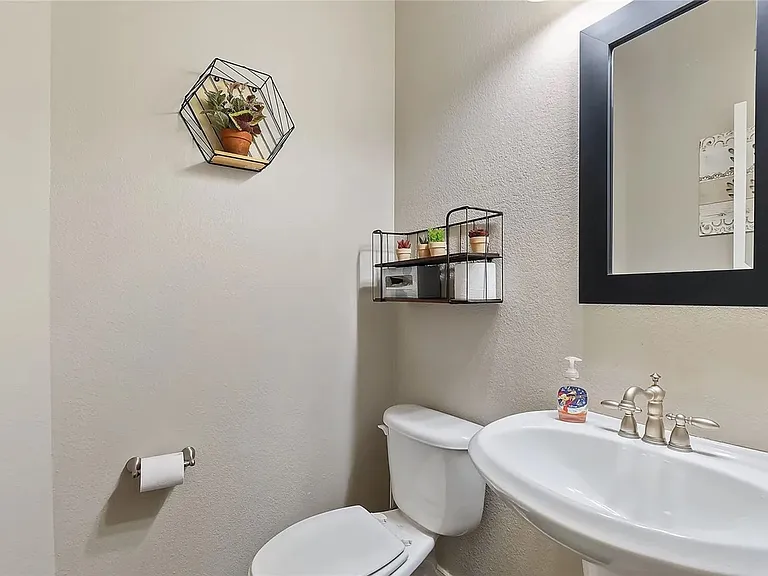 1347 Chase Ln — Photo 22