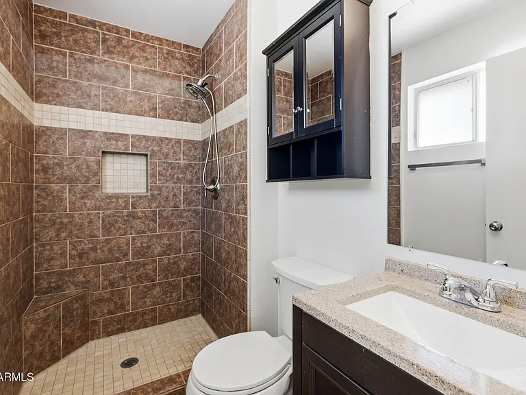 250 E Park Ave — Photo 24