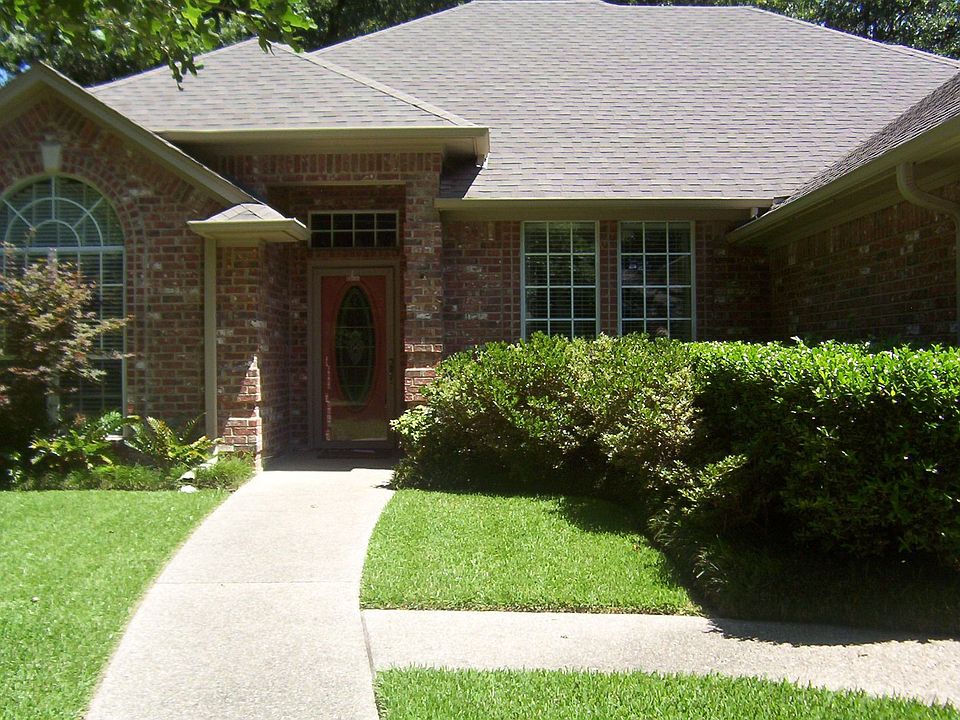 1st image of 3306 Oak Village Dr