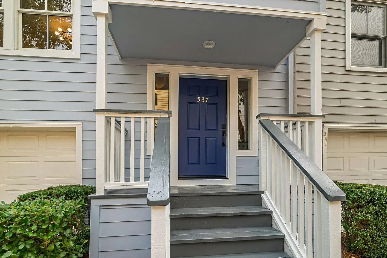 3 bed, 1836 sqft, $8,000 — Photo 1