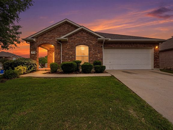 2nd image of 4524 Oakgrove Ln